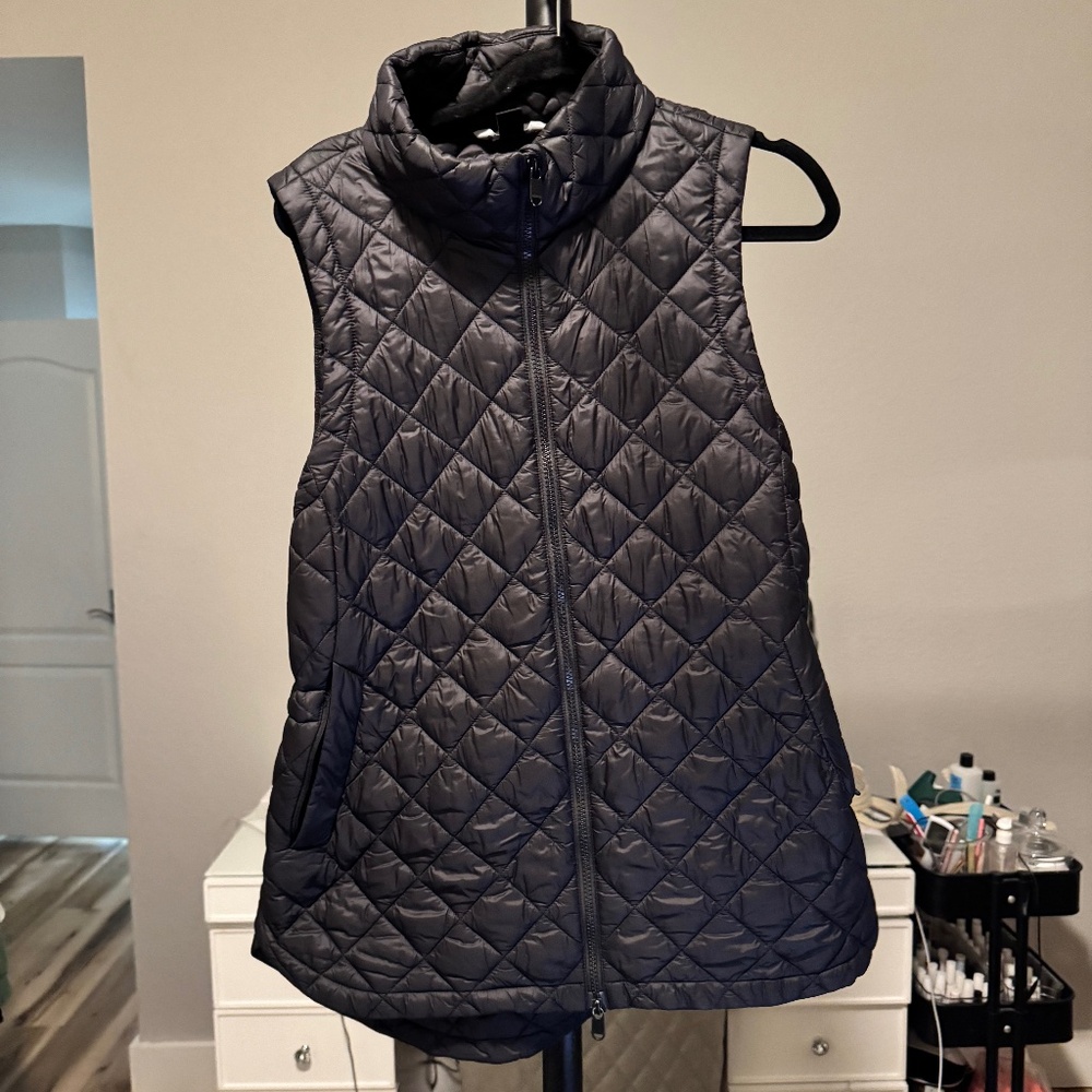 Athleta whisper, light vest, black extra large